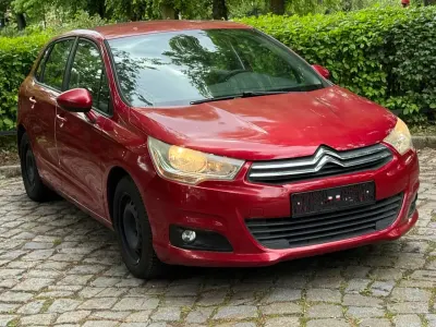 Gebraucht Citroën C4 Tendance 95 PS (69 kW) 2011 Rot Limousine