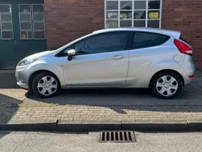 Gebraucht Ford Fiesta Trend 97 PS (71 kW) 2009 Grau Limousine