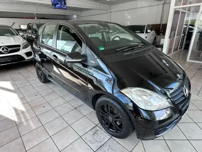 Gebraucht Mercedes A160 82 PS (60 kW) 2011 Kosmosschwarz Kleinwagen