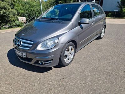 Mercedes B200