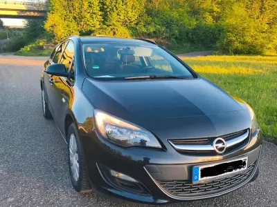Gebraucht Opel Astra Edition 110 PS (80 kW) 2016 Schwarz Kombi