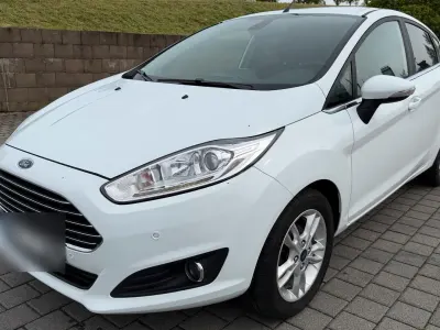 Gebraucht Ford Fiesta Titanium 95 PS (69 kW) 2016 Weiß Kleinwagen