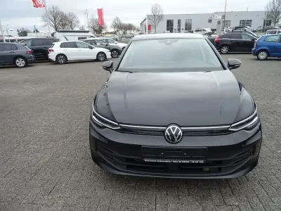 Gebraucht VW Golf VIII Life 150 PS (110 kW) 2025 Schwarz Limousine