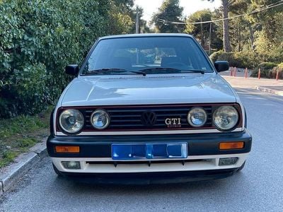 Begagnad VW Golf II GTI 136 HK (100 kW) 1988 Vit Halvkombi