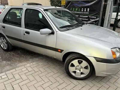 Silber Gebraucht 2001 Ford Fiesta Kleinwagen | 1.500 € (Etwas zu teuer)
