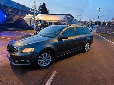 Grau Gebraucht 2017 Skoda Octavia Style Kombi | 15.900 € (Etwas zu teuer)