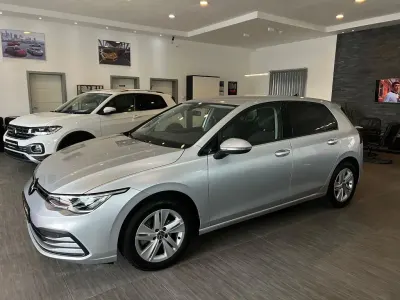 Gebraucht VW Golf VIII Life 116 PS (85 kW) 2022 Silber Limousine