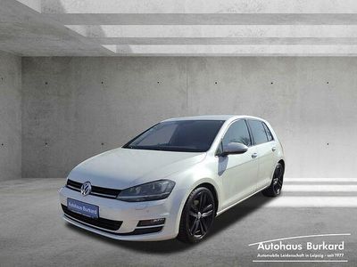 Gebraucht VW Golf VII Highline 122 PS (89 kW) 2013 Oryxweiß perlmutteffekt Limousine