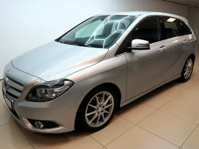 Gebraucht Mercedes B180 109 PS (80 kW) 2014 Silber Kleinwagen