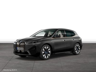 Grau Gebraucht 2025 BMW iX SUV | 65.687 € (Teuer)