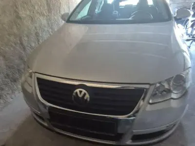 Second-hand VW Passat Comfortline 150 CP (110 kW) 2005 Argintiu Berlinǎ
