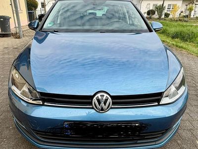 Gebraucht VW Golf VII Highline 110 PS (80 kW) 2015 Blau Limousine