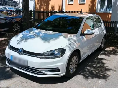 Gebraucht VW Golf VII 120 PS (88 kW) 2018 Weiß Kleinwagen