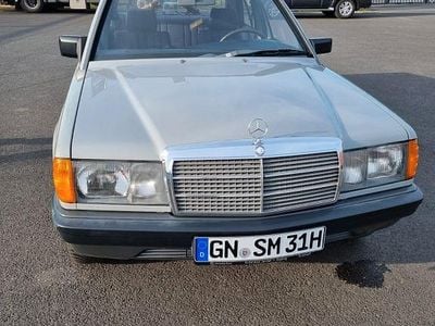 Gebraucht Mercedes 190 72 PS (52 kW) 1986 Grau Limousine
