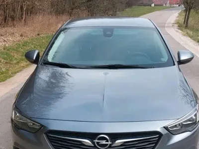 Używany Opel Insignia Dynamic 136 KM (100 kW) 2018 Szary Sedan/Limuzyna