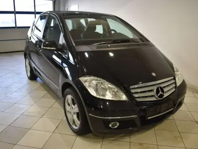 Gebraucht Mercedes A200 Avantgarde 136 PS (100 kW) 2011 Kosmosschwarz metallic Kleinwagen