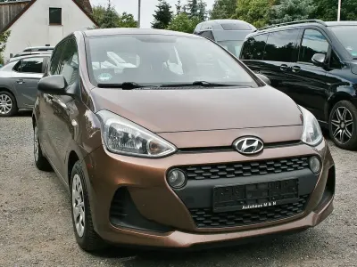 Gebraucht Hyundai i10 Classic 67 PS (49 kW) 2017 Braun Kleinwagen