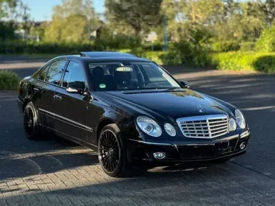 Second-hand Mercedes E200 Elegance 184 CP (135 kW) 2008 Negru Berlinǎ