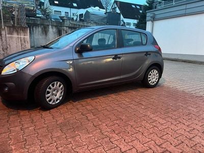 Gebraucht Hyundai i20 77 PS (56 kW) 2010 Grau Kleinwagen