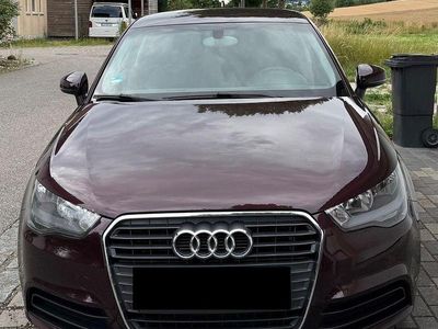 Usata Audi A1 Attraction 122 CV (89 kW) 2011 Viola Utilitaria