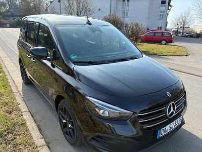 Gebraucht Mercedes T180 Progressive 131 PS (96 kW) 2025 Schwarz Van / Kleinbus