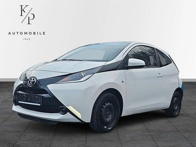 Weiß Gebraucht 2015 Toyota Aygo Business Edition Kleinwagen | 4.490 € (Fairer Preis)