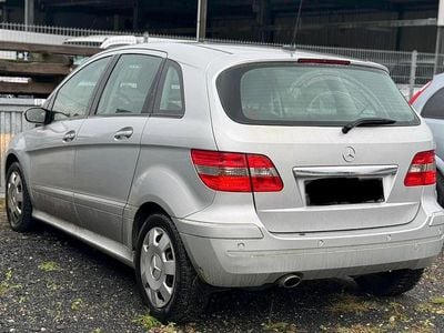 Mercedes B200