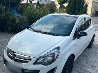 Gebraucht Opel Corsa Color Edition 87 PS (63 kW) 2014 Weiß Kleinwagen