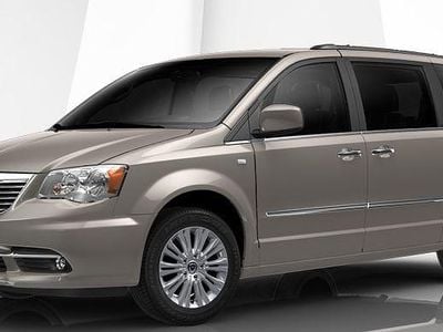 Gebraucht Lancia Voyager Platinum 178 PS (130 kW) 2013 Gold Van / Kleinbus