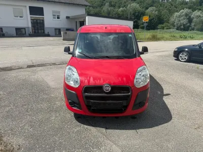 Gebraucht Fiat Doblò 90 PS (66 kW) 2011 Rot Van / Kleinbus