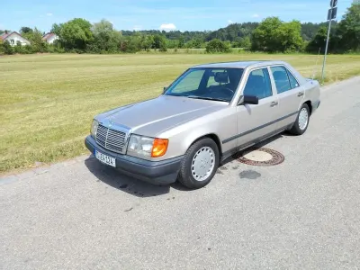 Gebraucht Mercedes 230 132 PS (97 kW) 1985 Silber Limousine