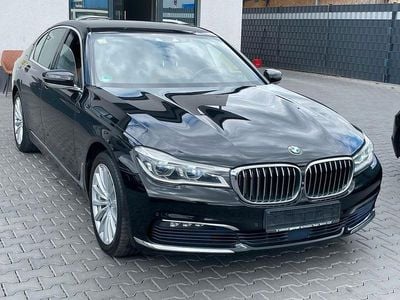 Schwarz Gebraucht 2016 BMW 730 Performance Limousine | 22.200 € (Fairer Preis)