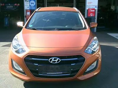 Gebraucht Hyundai i30 YES! 110 PS (80 kW) 2015 Orange caramel / met Kombi