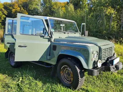 Gebraucht Land Rover Defender 122 PS (89 kW) 2013 Grün Kombi