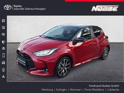 Gebraucht Toyota Yaris Hybrid Style 116 PS (85 kW) 2022 Karminrot metallic / dach mysticschwarz Kleinwagen