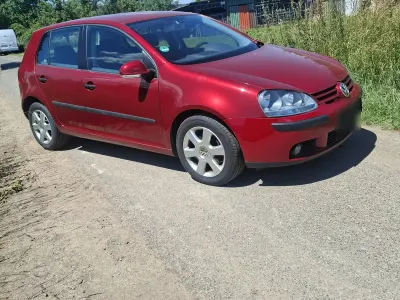 Gebraucht VW Golf V 115 PS (84 kW) 2004 Rot Kleinwagen