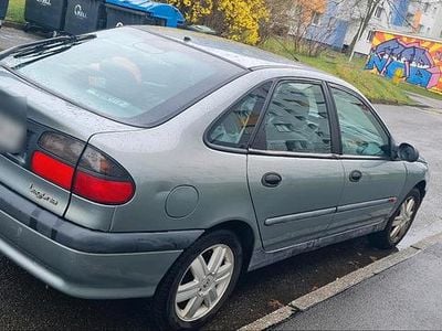 Gebraucht Renault Laguna 90 PS (66 kW) 1997 Grün Limousine