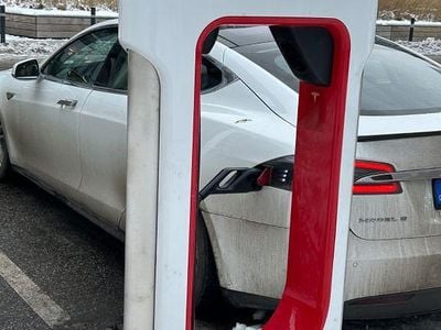 Weiß Gebraucht 2013 Tesla Model S Kleinwagen | 17.299 € (Etwas zu teuer)