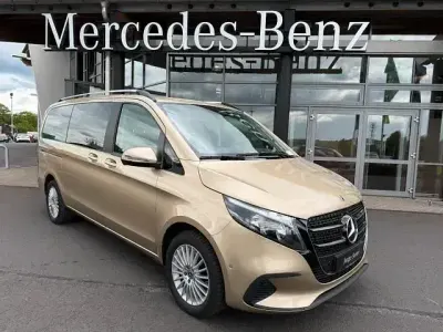 Gebraucht Mercedes V220 163 PS (119 kW) 2025 Gold Van / Kleinbus