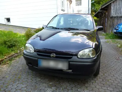 Używany Opel Corsa Edition 90 KM (66 kW) 1996 Niebieski Hatchback
