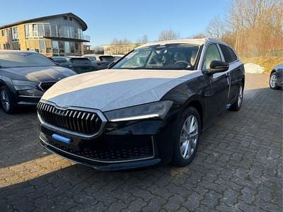 Onyxschwarz metallic Neu 2025 Skoda Superb Selection Kombi | 42.430 € (Guter Preis)