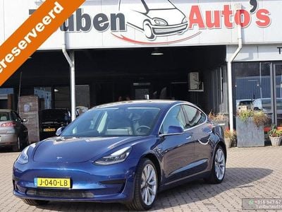 Begagnad Tesla Model 3 Standard Range 175 kW (238 HK) 2020 Blå Sedan
