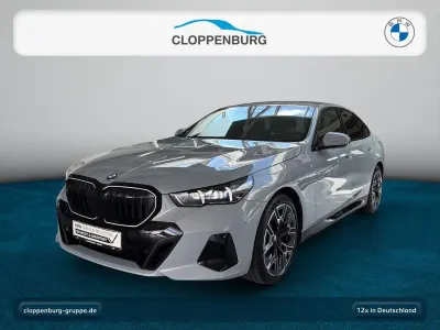 Gebraucht BMW 520 M Sport 197 PS (144 kW) 2023 M brooklyn grau metallic Limousine