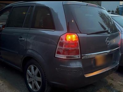 Usata Opel Zafira 150 CV (110 kW) 2007 Grigio Monovolume