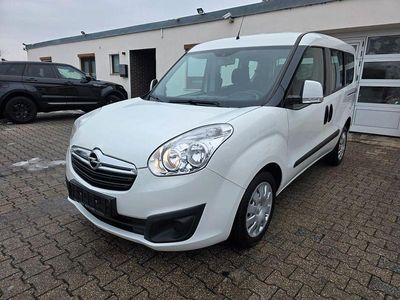 Weiß Gebraucht 2016 Opel Combo Limousine | 7.999 € (Etwas zu teuer)