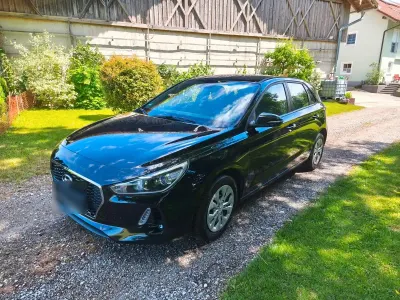 Gebraucht Hyundai i30 120 PS (88 kW) 2017 Schwarz Limousine