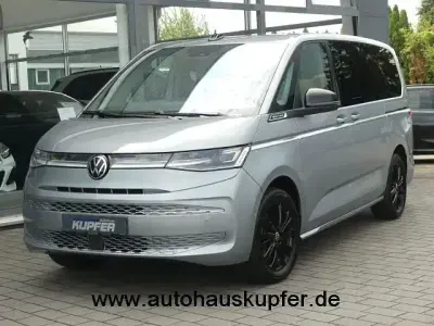 Gebraucht VW Multivan Style 150 PS (110 kW) 2025 Silber perleffekt monosilber Van / Kleinbus