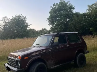 Gebraucht Lada niva 82 PS (60 kW) 2011 Rot SUV