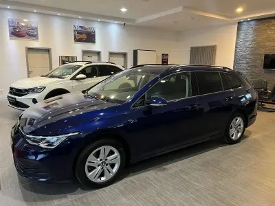 Gebraucht VW Golf VIII 150 PS (110 kW) 2021 Blau Kombi