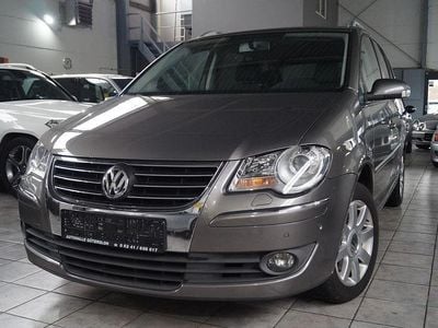 Grau Gebraucht 2009 VW Touran Highline Van / Kleinbus | 4.990 € (Fairer Preis)